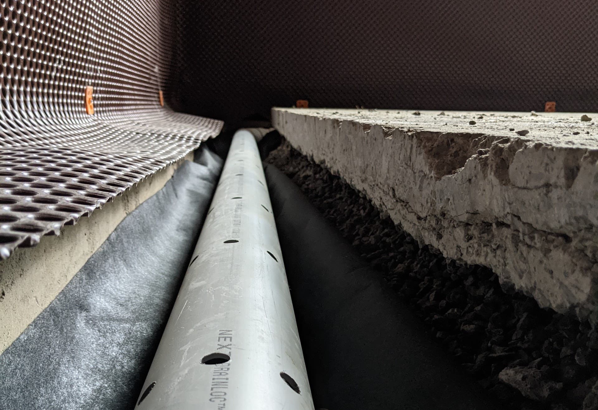 INSPECTION, RÉPARATION ET INSTALLATION DE DRAIN FRANÇAIS SUR LA RIVE-SUD, MONTRÉAL, LAVAL, RIVE-NORD, LAURENTIDES, LANAUDIÈRE / EXCAVATION LAVAL